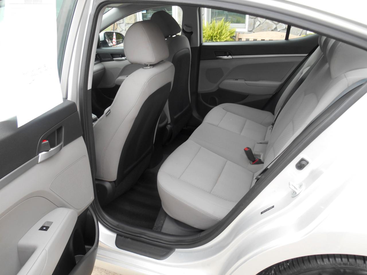 Hyundai Elantra SE 6AT 2019