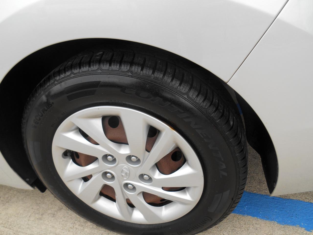 Hyundai Elantra SE 6AT 2019