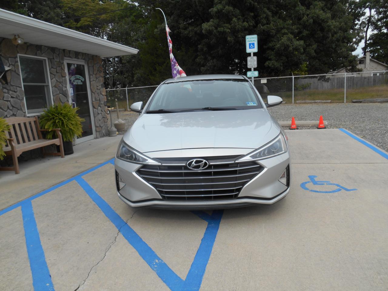 Hyundai Elantra SE 6AT 2019