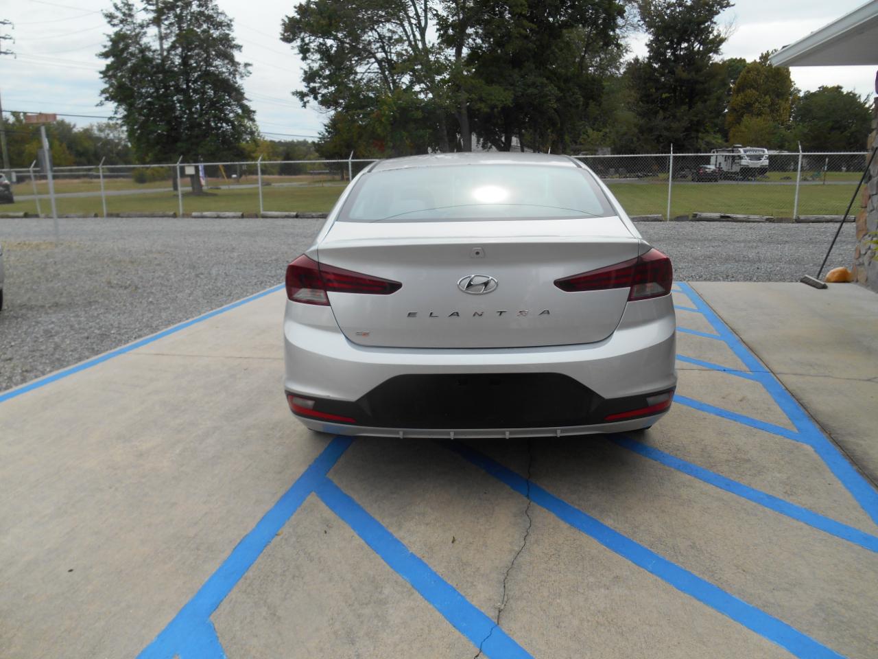 Hyundai Elantra SE 6AT 2019