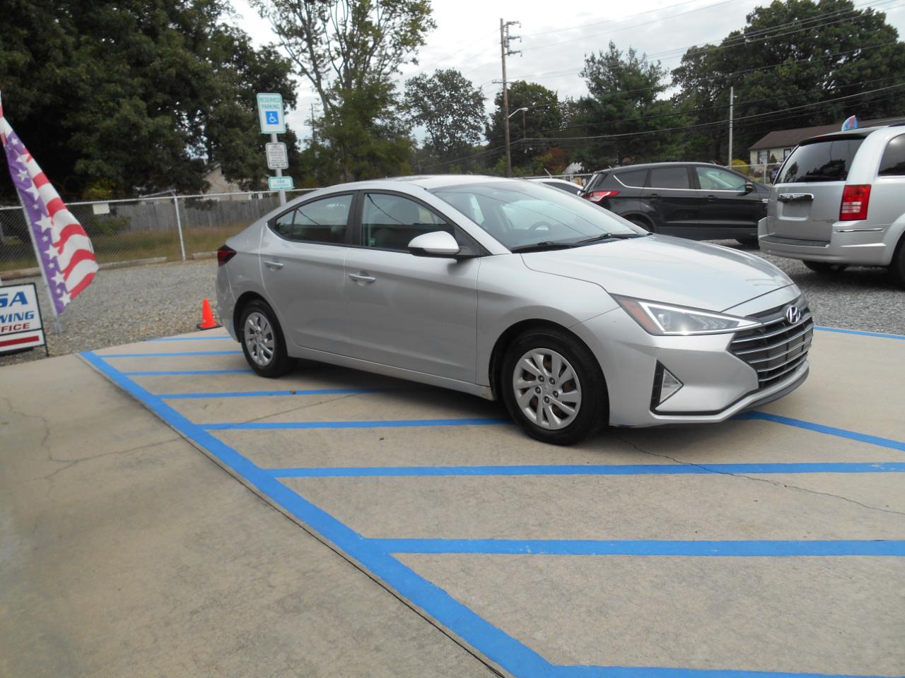 Hyundai Elantra SE 6AT 2019