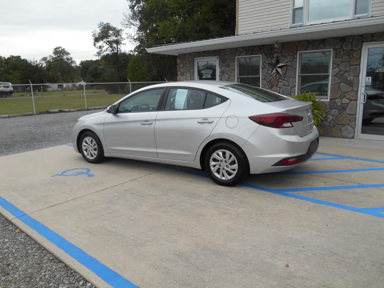 Hyundai Elantra SE 6AT 2019