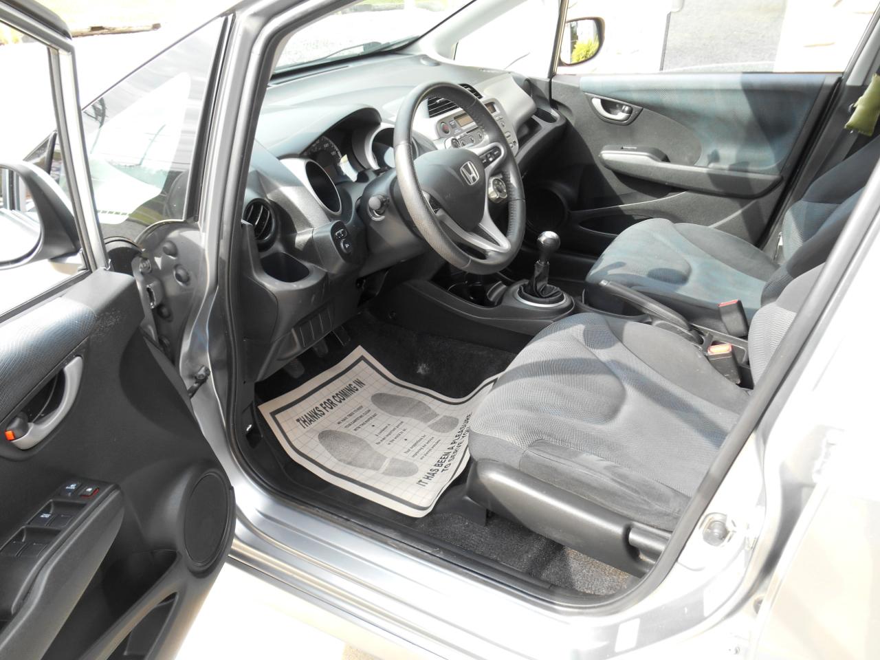 Honda Fit Sport 5-Speed MT 2010