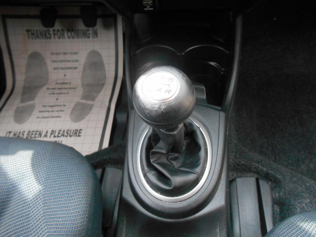 Honda Fit Sport 5-Speed MT 2010
