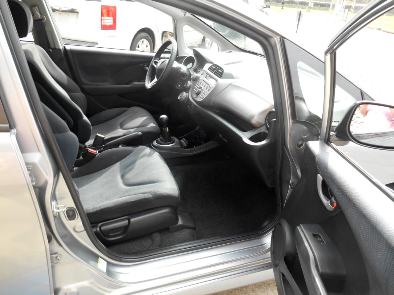Honda Fit Sport 5-Speed MT 2010