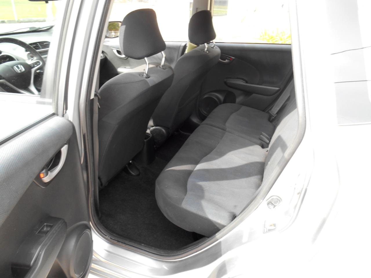 Honda Fit Sport 5-Speed MT 2010