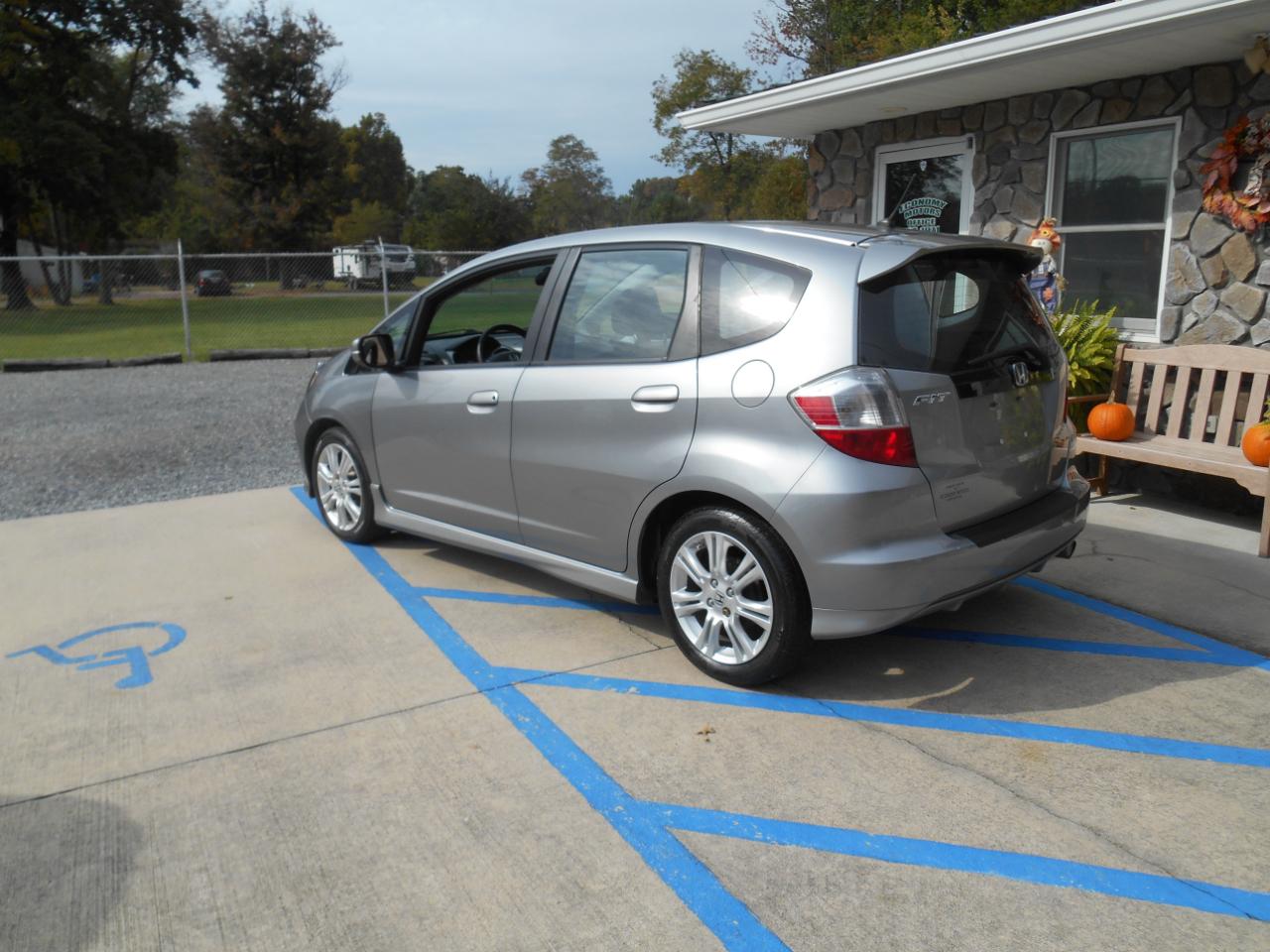 Honda Fit Sport 5-Speed MT 2010