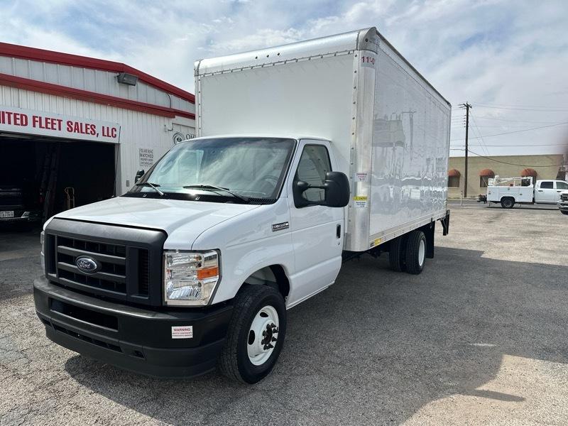 Ford E-350 XLT 2023