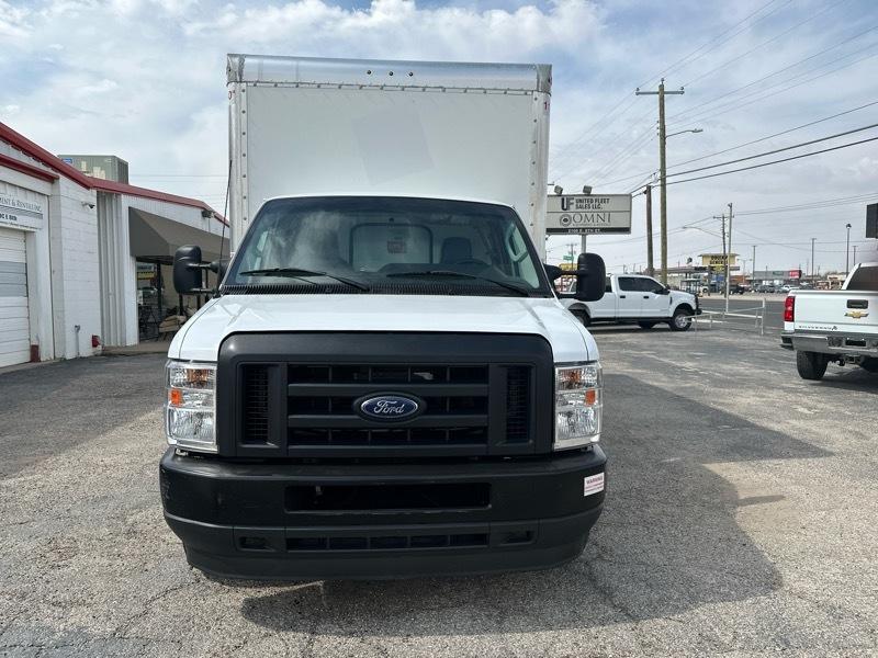 Ford E-350 XLT 2023