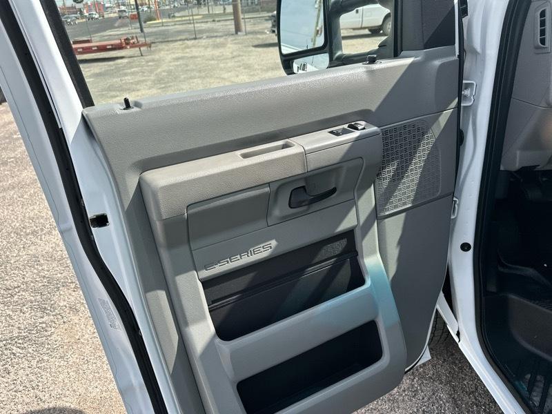 Ford E-350 XLT 2023