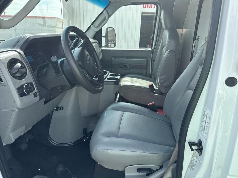 Ford E-350 XLT 2023