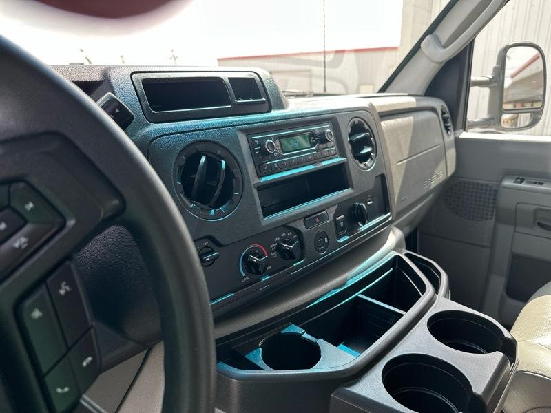 Ford E-350 XLT 2023
