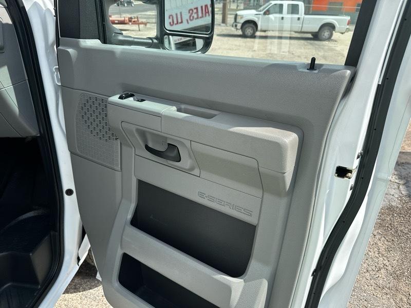 Ford E-350 XLT 2023
