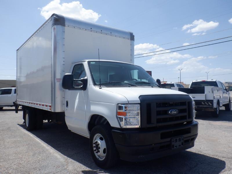 Ford Econoline E-350 Super Duty 2024