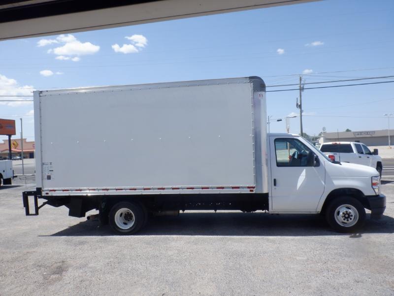 Ford Econoline E-350 Super Duty 2024
