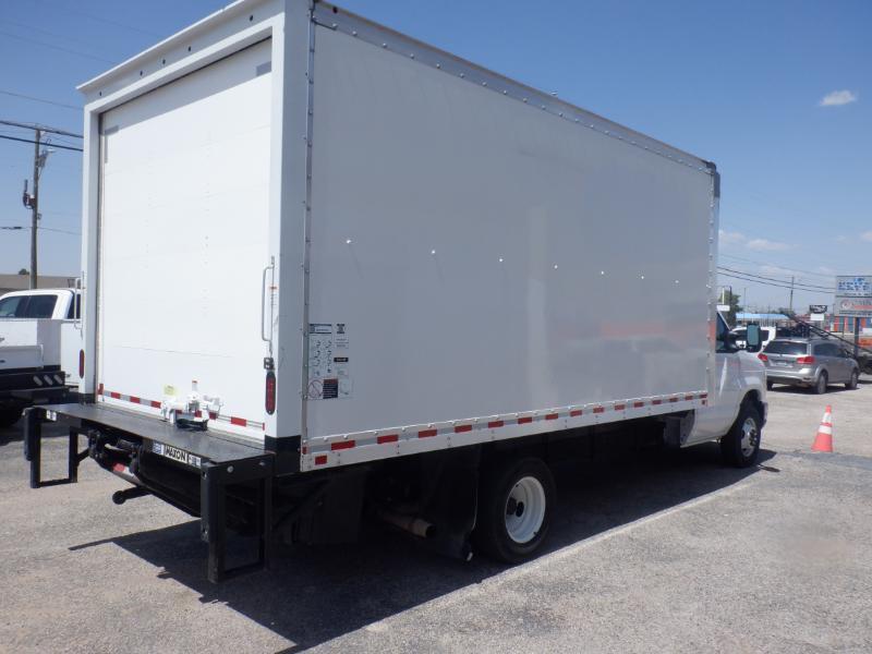 Ford Econoline E-350 Super Duty 2024