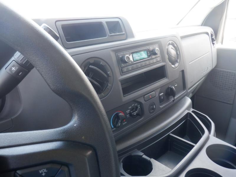 Ford Econoline E-350 Super Duty 2024