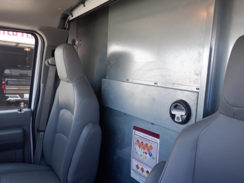 Ford Econoline E-350 Super Duty 2024