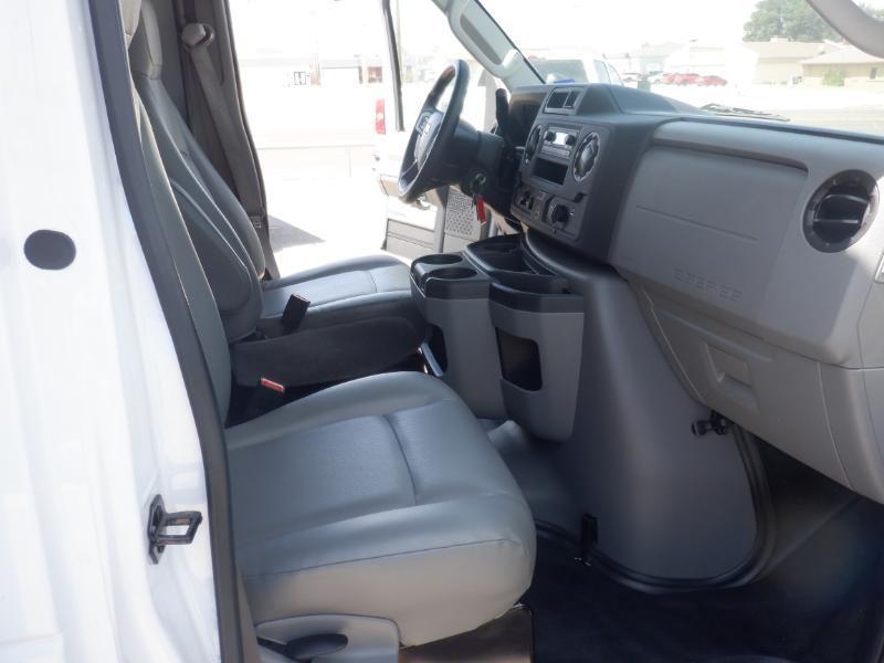 Ford Econoline E-350 Super Duty 2024
