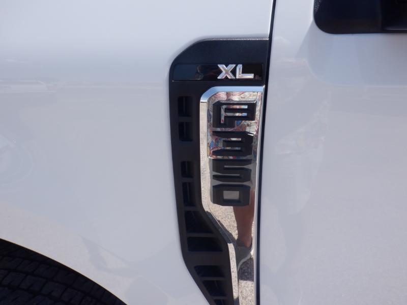 Ford F-350 SD XL SuperCab Long Bed 4WD DRW 2024
