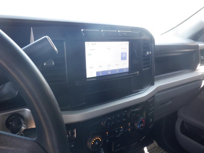 Ford F-350 SD XL SuperCab Long Bed 4WD DRW 2024