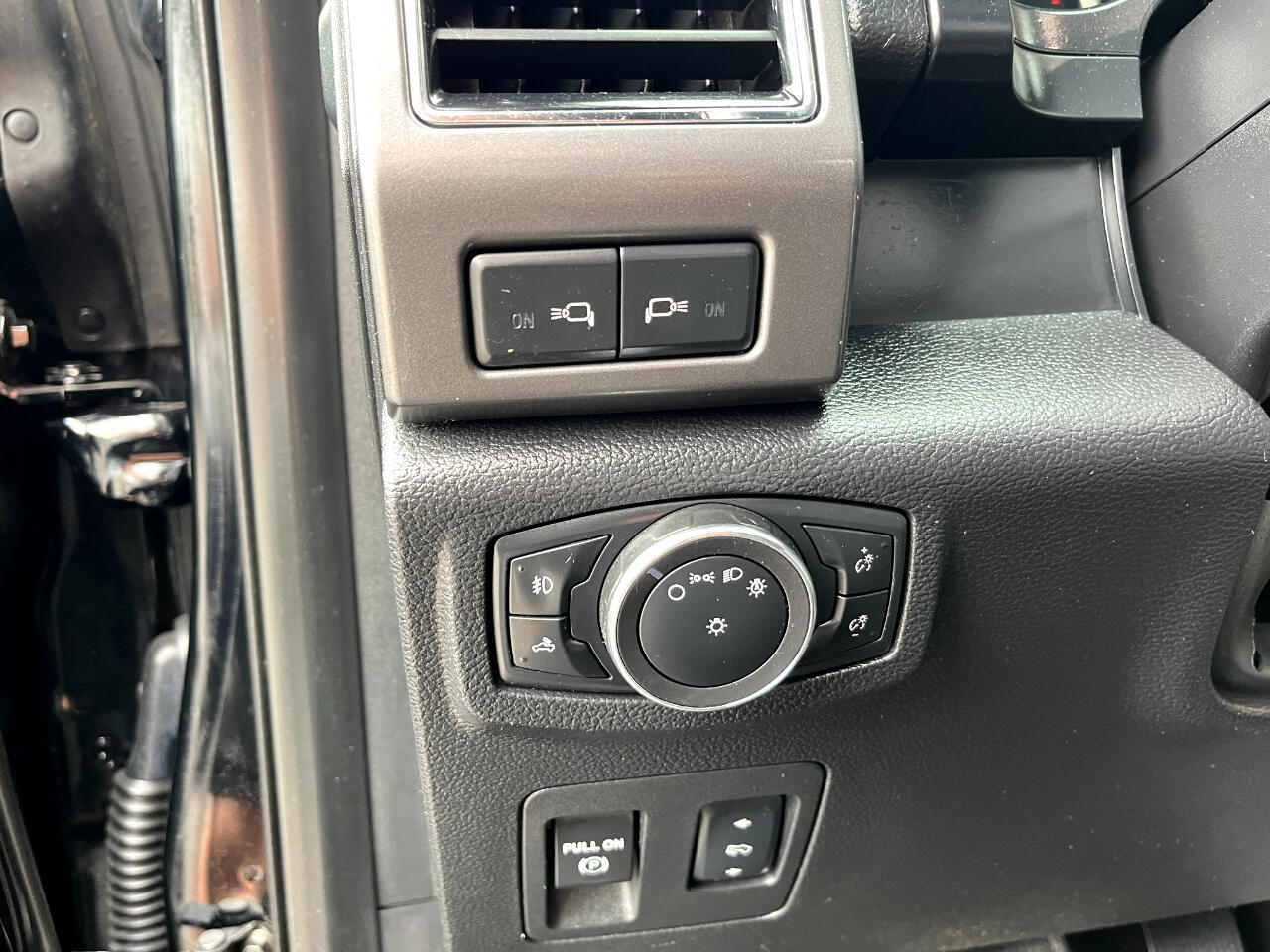 2018 Ford F-150 XLT photo 12