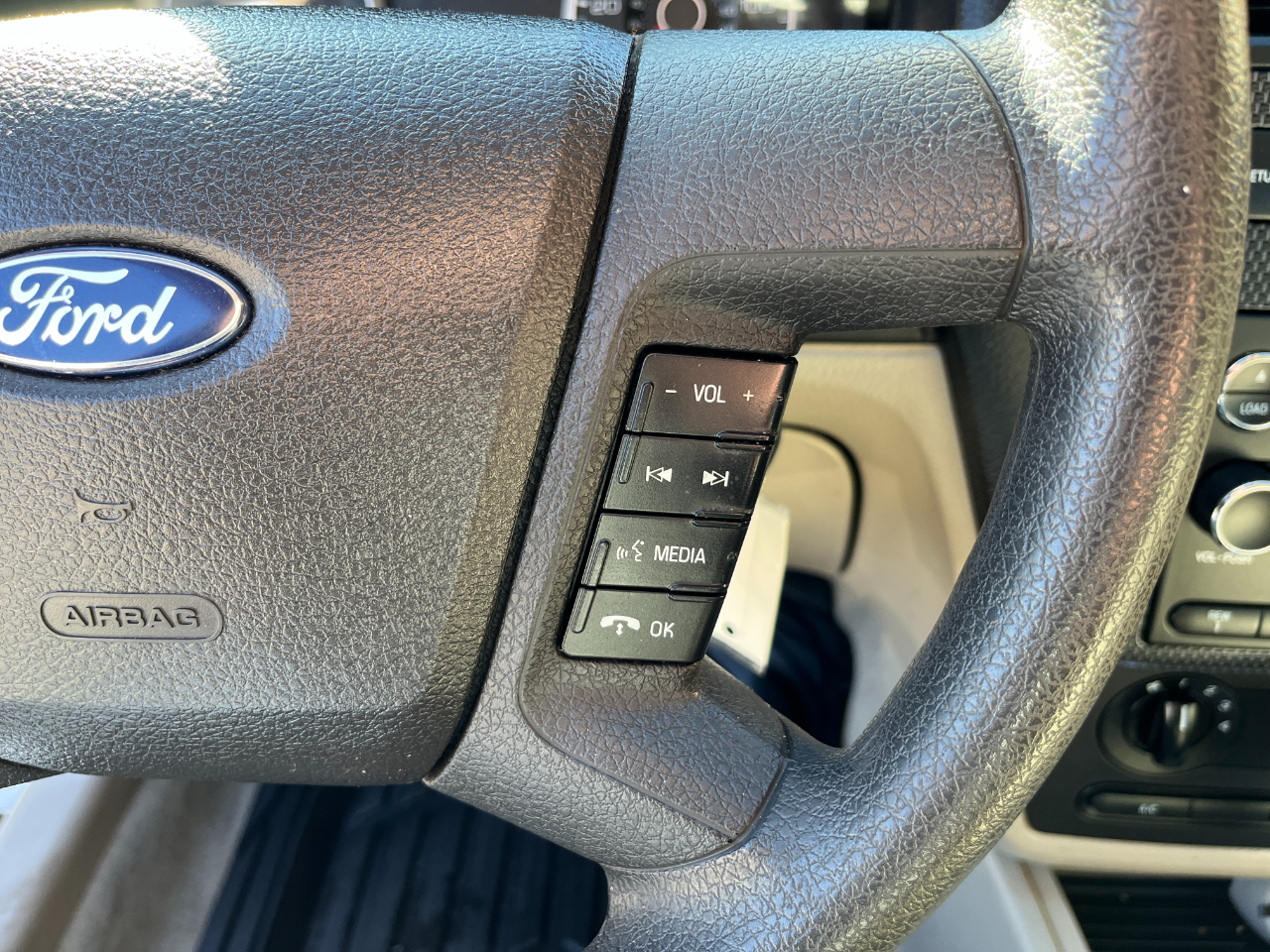 Ford Fusion 4dr Sdn V6 SE AWD 2009 Ford Fusion 4dr Sdn V6 SE AWD 2009