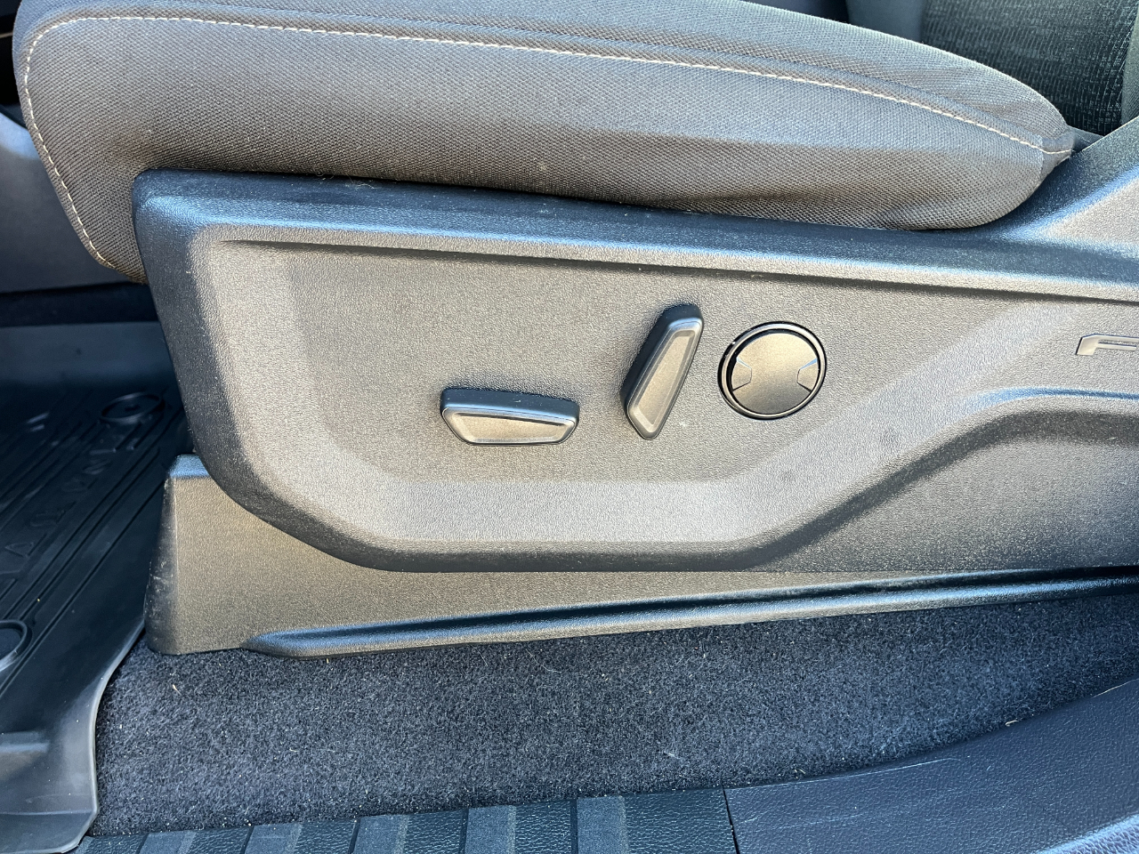 Ford F-150 XLT 4WD SuperCrew 5.5' Box 2023 Ford F-150 XLT 4WD SuperCrew 5.5' Box 2023