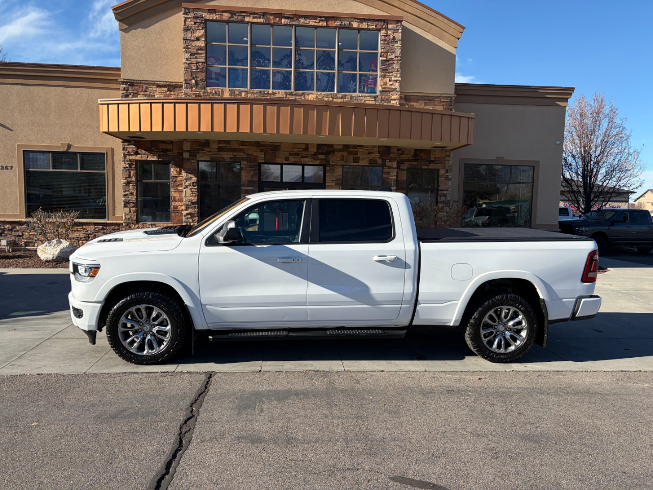 RAM 1500 Laramie 4x4 Crew Cab 6'4" Box 2022