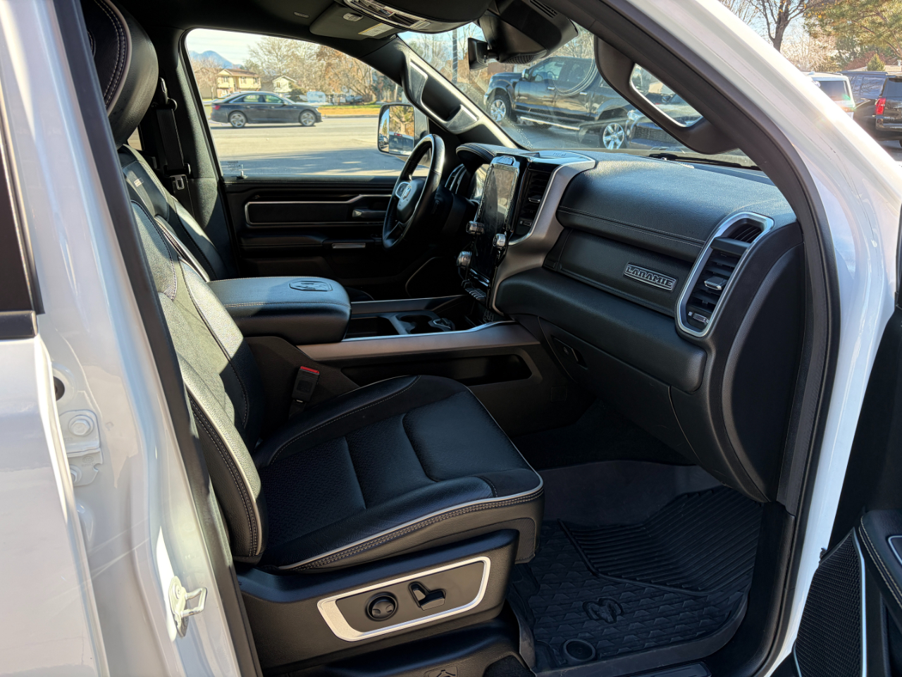 RAM 1500 Laramie 4x4 Crew Cab 6'4" Box 2022