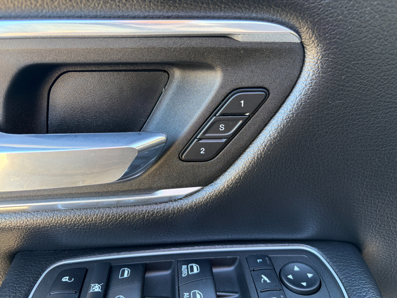 RAM 1500 Laramie 4x4 Crew Cab 6'4" Box 2022