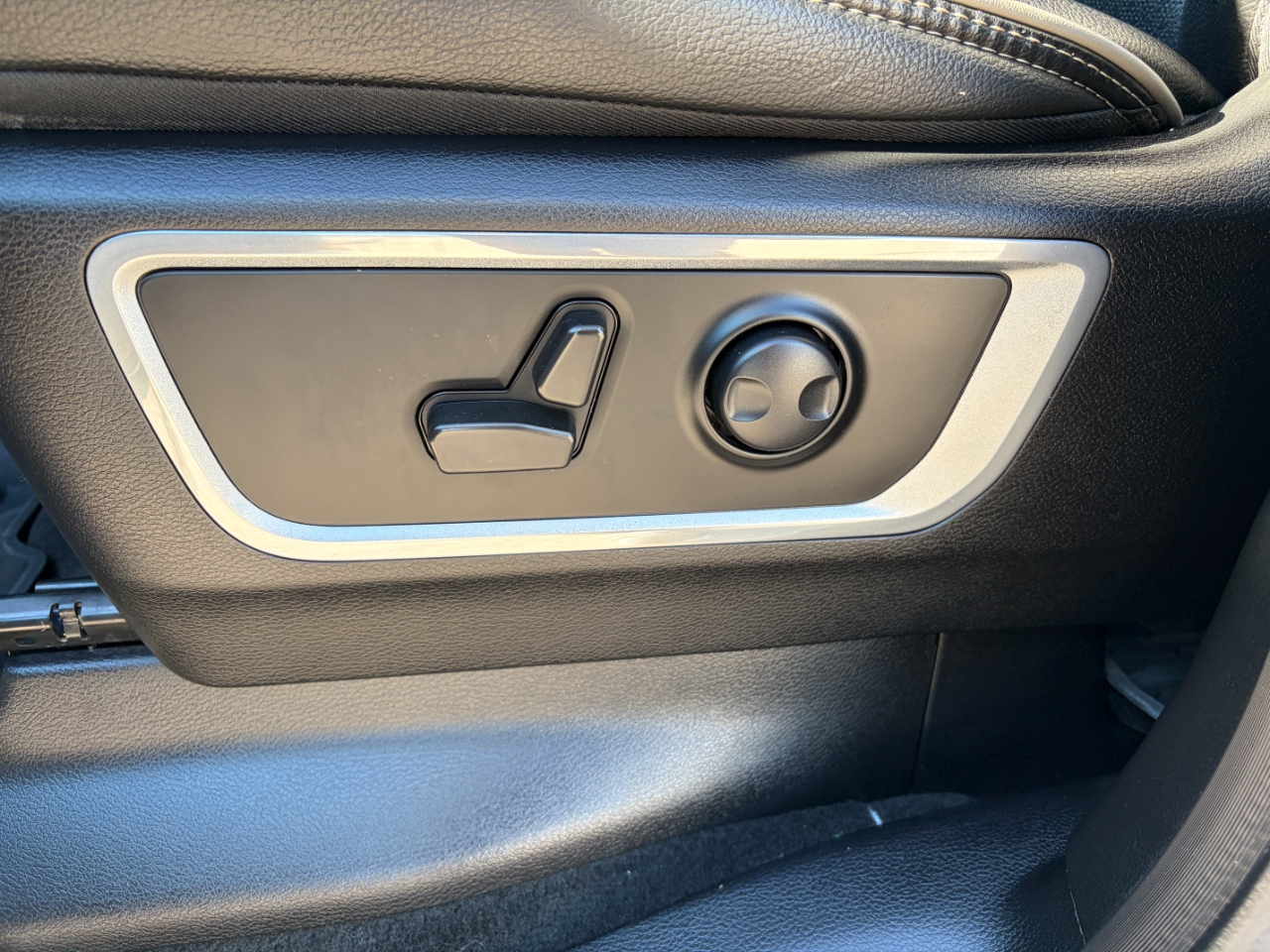 RAM 1500 Laramie 4x4 Crew Cab 6'4" Box 2022