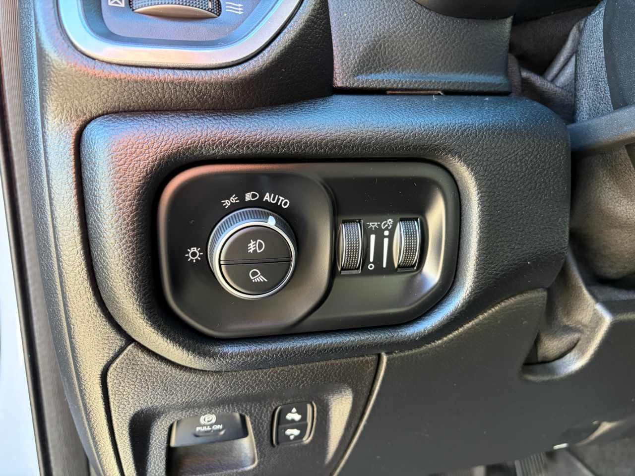 RAM 1500 Laramie 4x4 Crew Cab 6'4" Box 2022