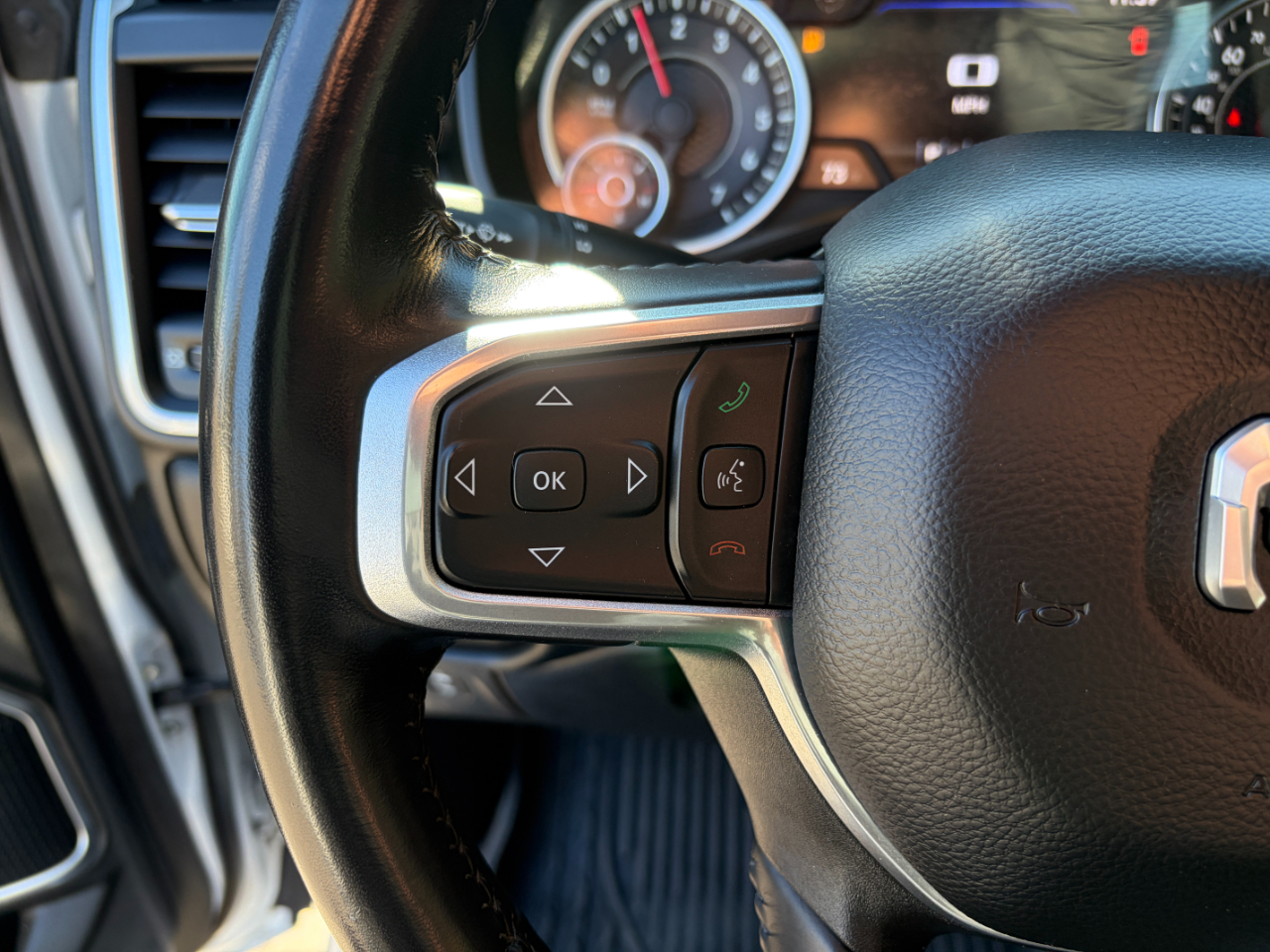 RAM 1500 Laramie 4x4 Crew Cab 6'4" Box 2022