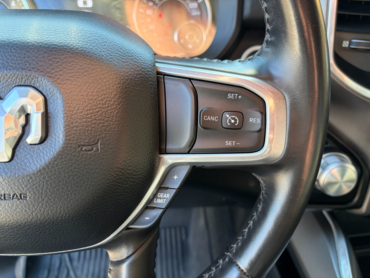 RAM 1500 Laramie 4x4 Crew Cab 6'4" Box 2022