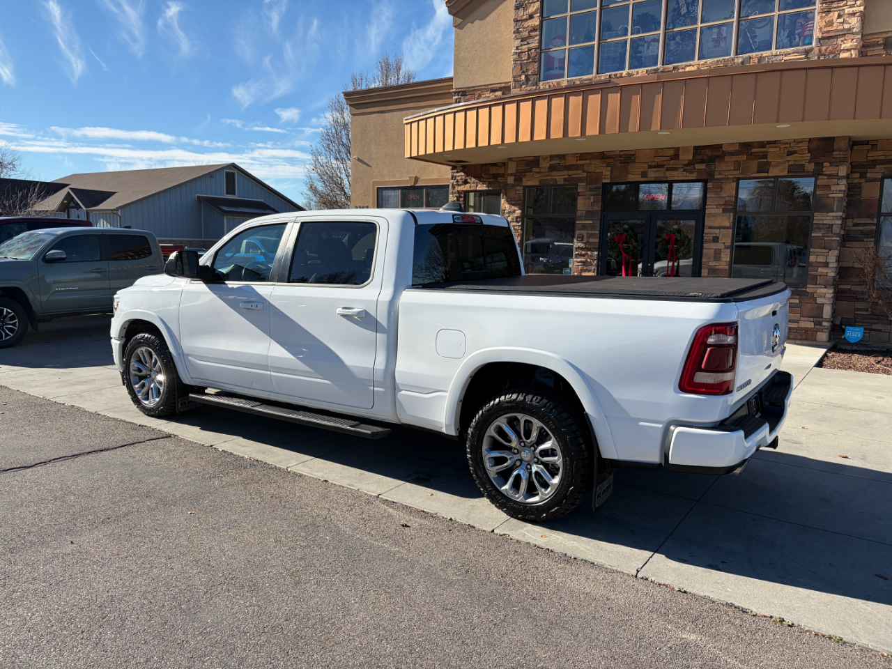 RAM 1500 Laramie 4x4 Crew Cab 6'4" Box 2022