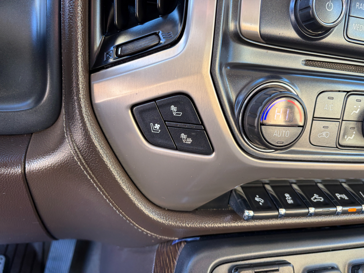 GMC Sierra 2500HD 4WD Crew Cab 153.7" Denali 2018