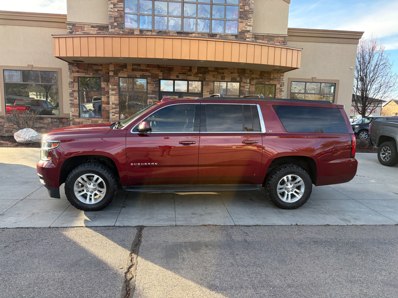 Chevrolet Suburban 4WD 4dr LT 2020