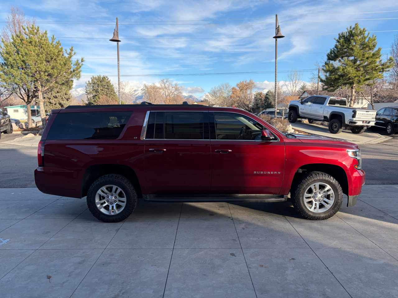 Chevrolet Suburban 4WD 4dr LT 2020