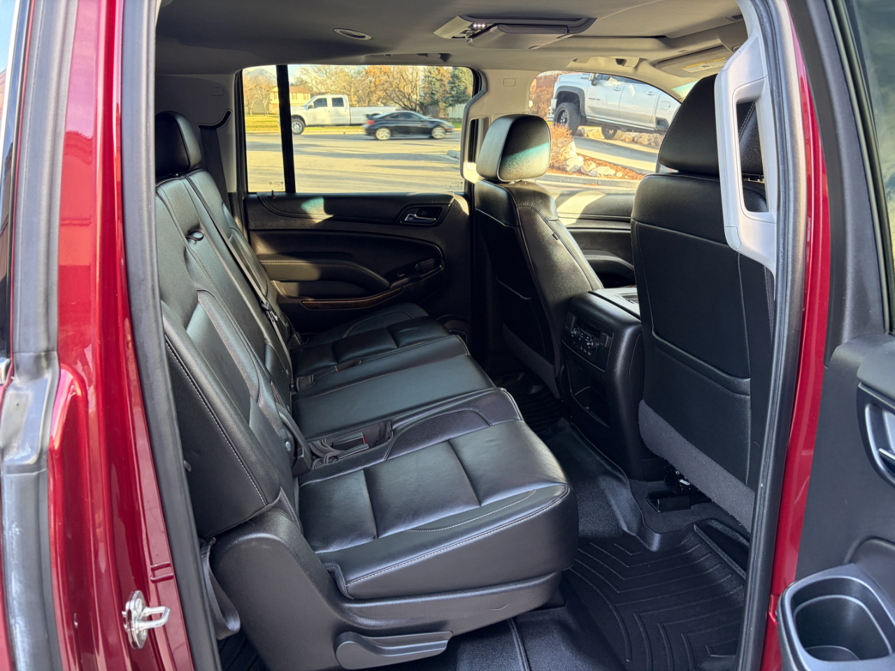 Chevrolet Suburban 4WD 4dr LT 2020