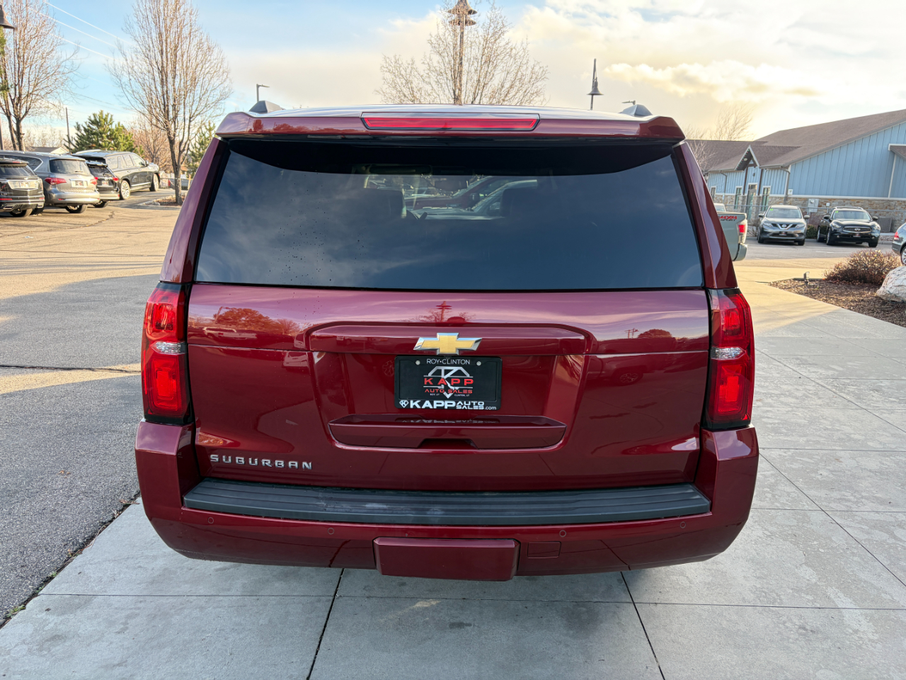 Chevrolet Suburban 4WD 4dr LT 2020