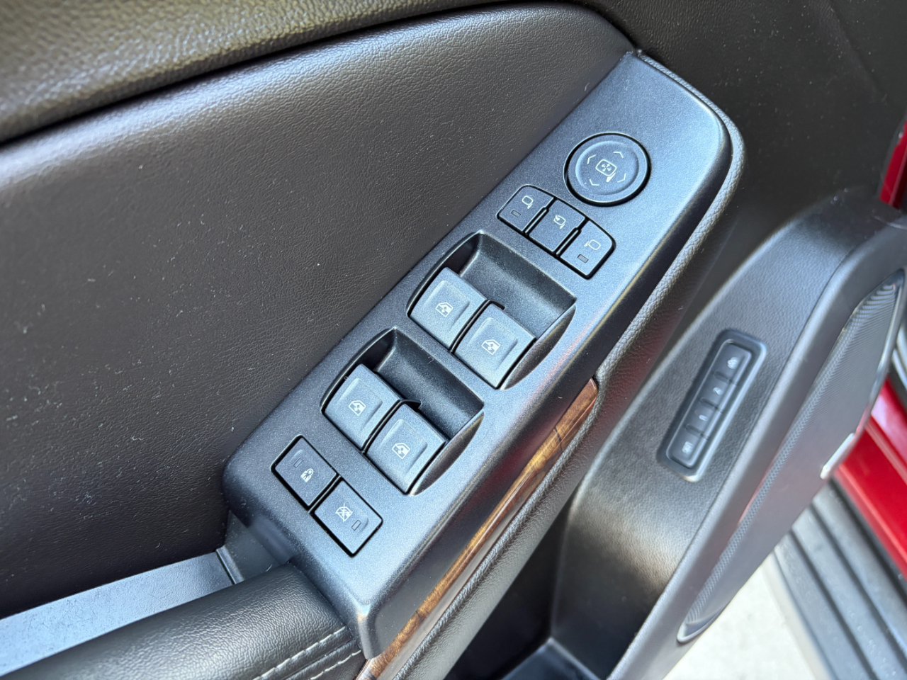 Chevrolet Suburban 4WD 4dr LT 2020