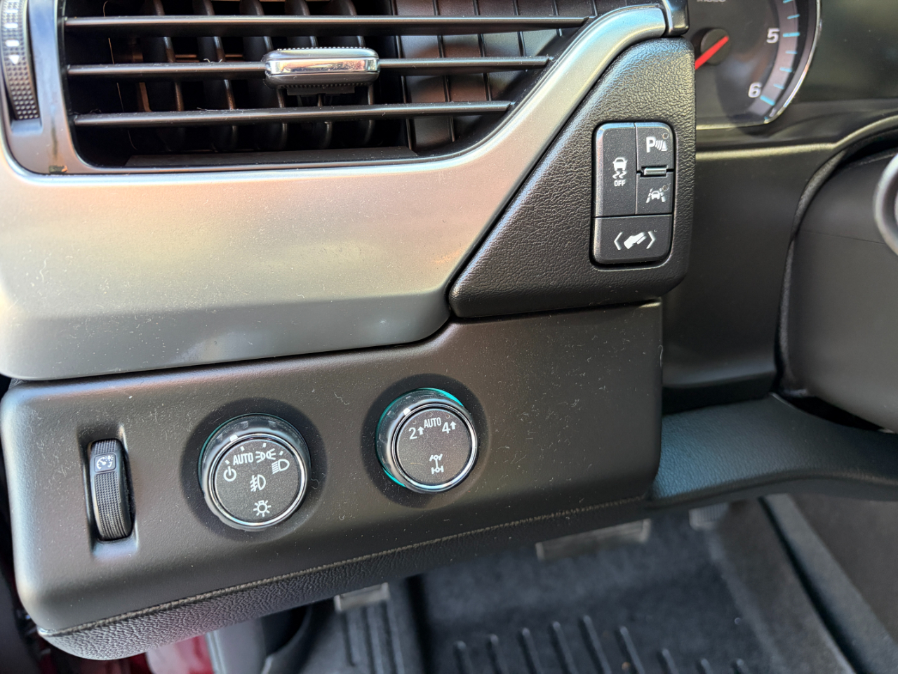 Chevrolet Suburban 4WD 4dr LT 2020