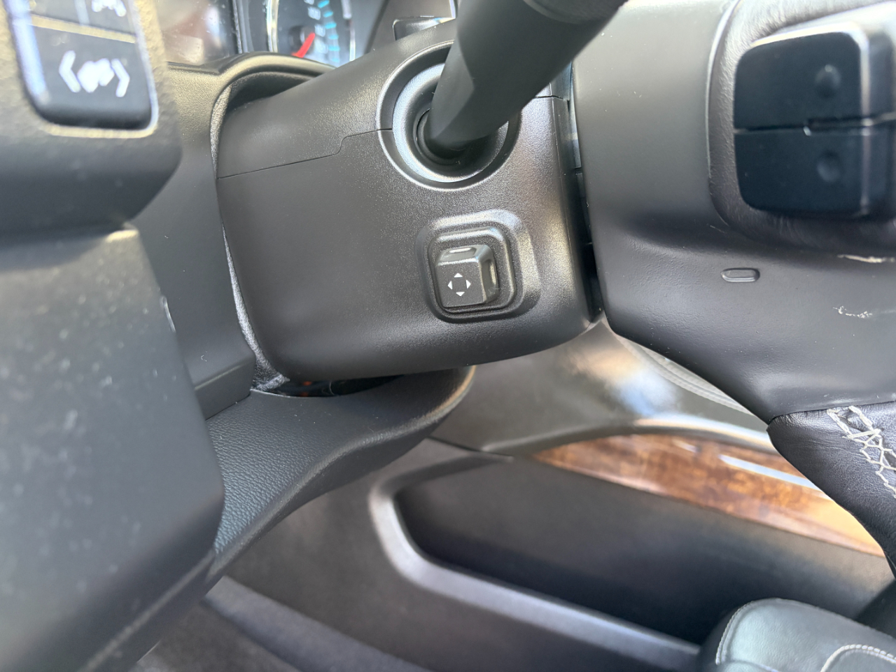 Chevrolet Suburban 4WD 4dr LT 2020