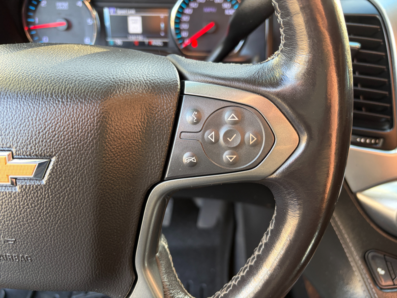 Chevrolet Suburban 4WD 4dr LT 2020