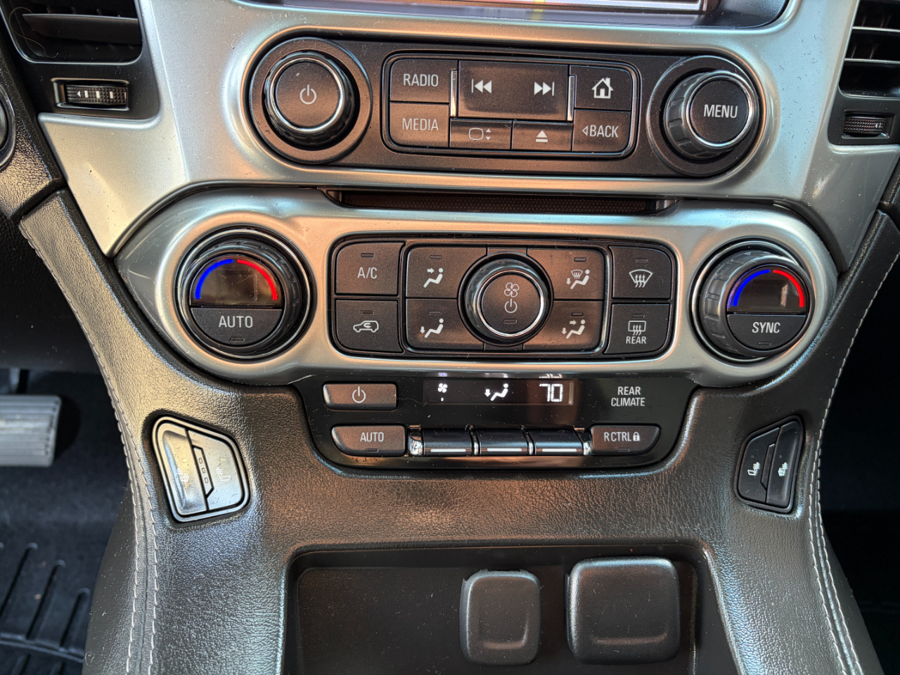 Chevrolet Suburban 4WD 4dr LT 2020