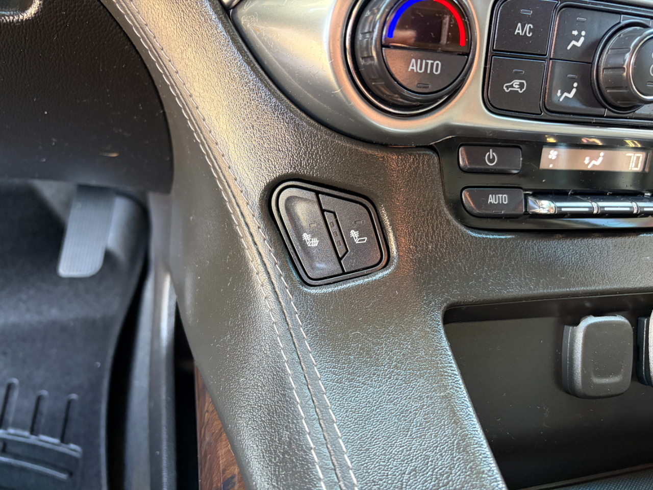 Chevrolet Suburban 4WD 4dr LT 2020