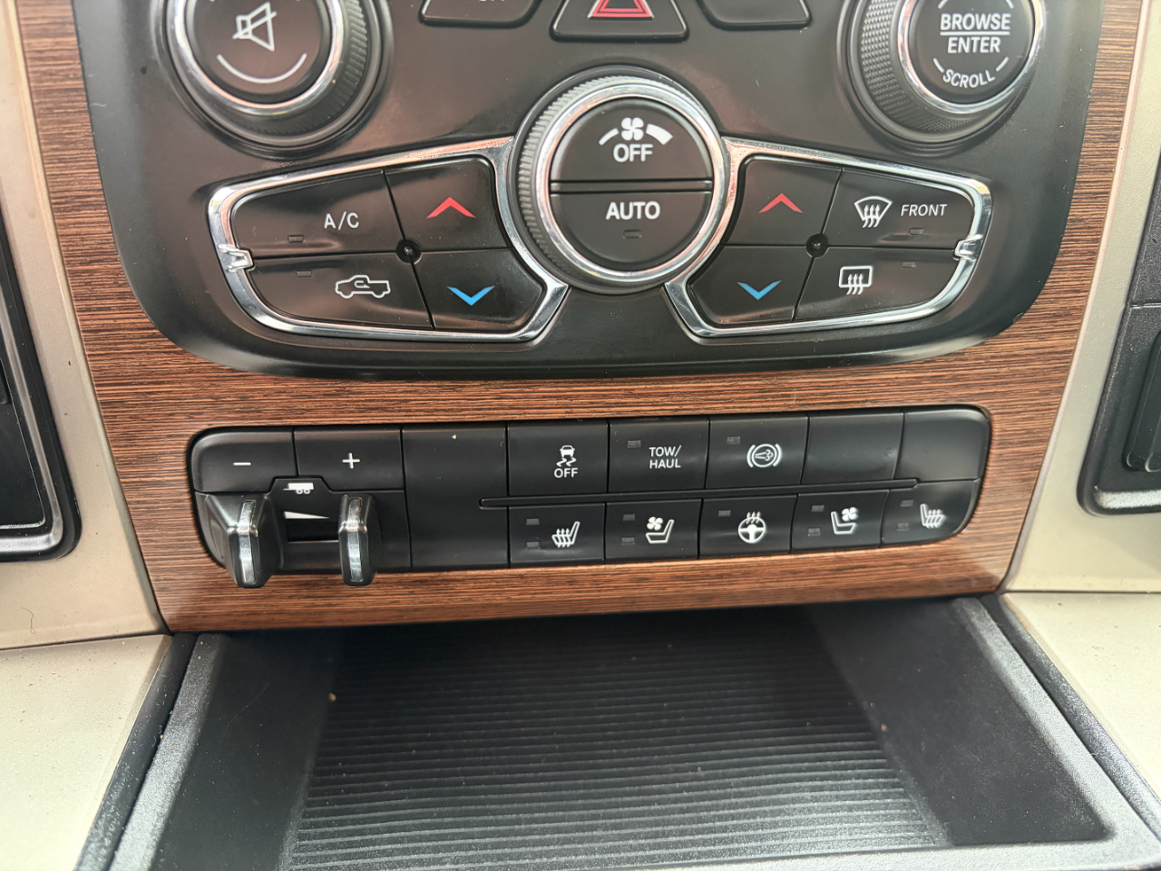 RAM 3500 4WD Crew Cab 169" Laramie 2013