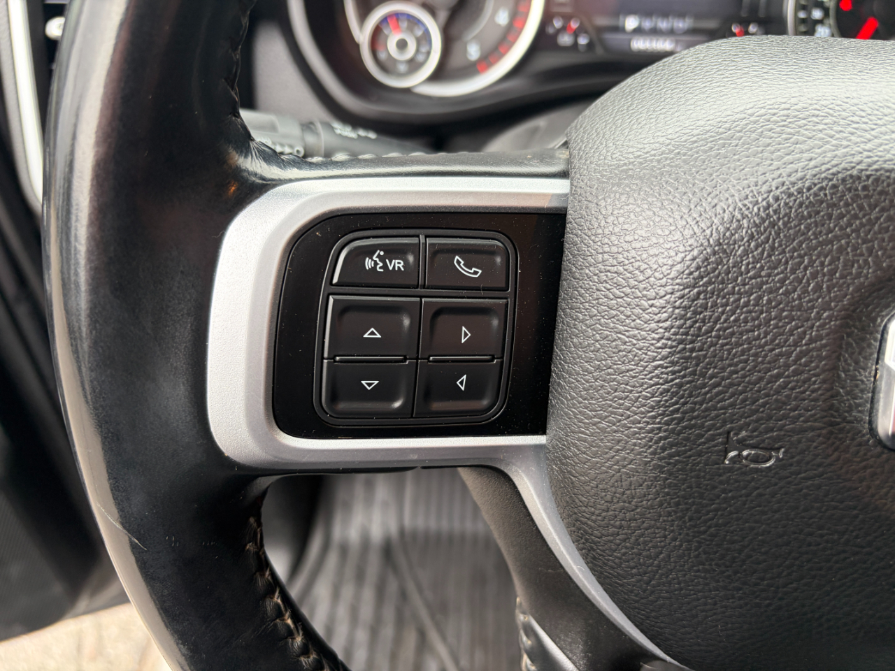 RAM 3500 Big Horn 4x4 Crew Cab 8' Box 2022