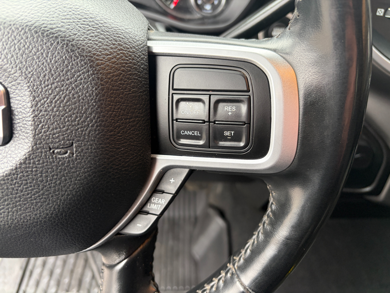 RAM 3500 Big Horn 4x4 Crew Cab 8' Box 2022